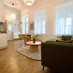 Premium Apartment By Hi5- Voeroesmarty Street